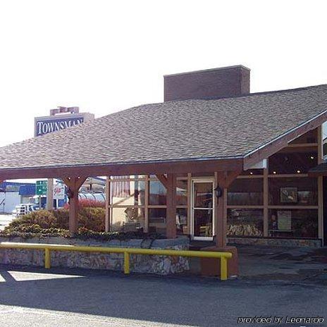 Townsman Inn Larned Exterior photo