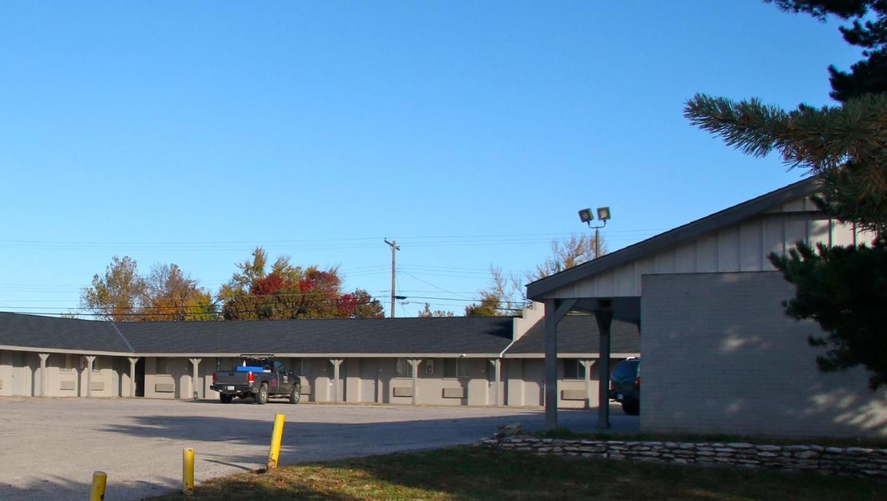 Townsman Inn Larned Exterior photo